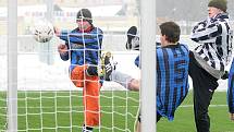 Na hřišti s umělým trávníkem na FC Cheb vyhráli fotbalisté Jiskry Aš nad Kynžvartem 3:1.