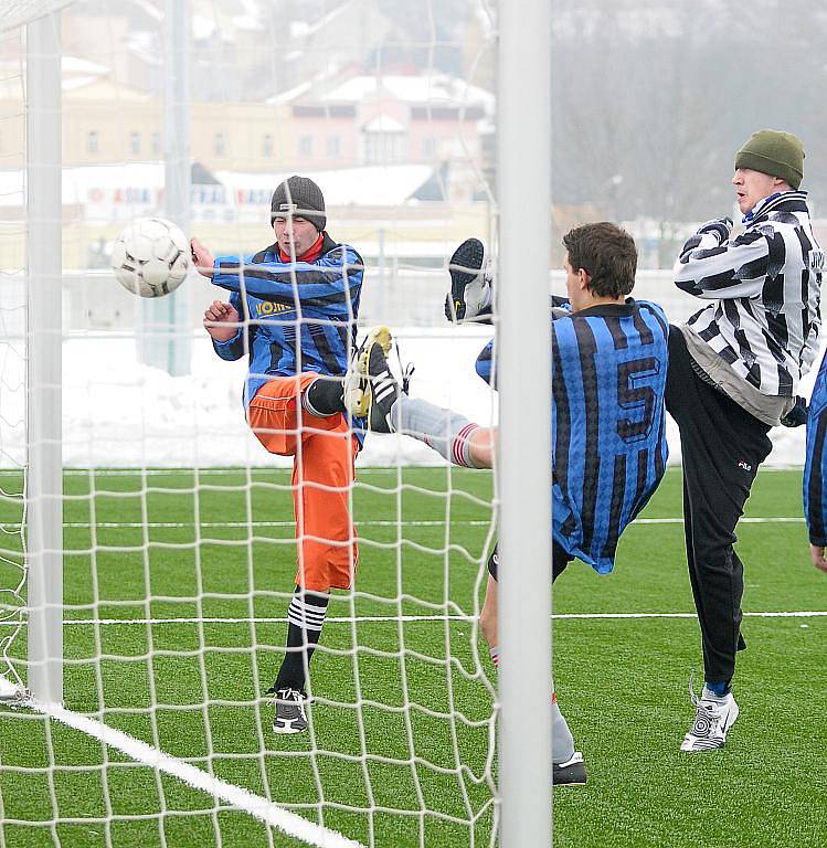 Na hřišti s umělým trávníkem na FC Cheb vyhráli fotbalisté Jiskry Aš nad Kynžvartem 3:1.