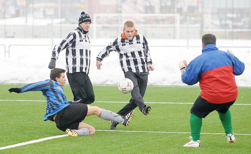 Na hřišti s umělým trávníkem na FC Cheb vyhráli fotbalisté Jiskry Aš nad Kynžvartem 3:1.