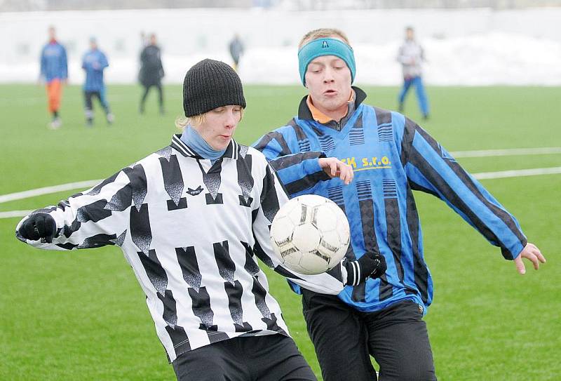 Na hřišti s umělým trávníkem na FC Cheb vyhráli fotbalisté Jiskry Aš nad Kynžvartem 3:1.