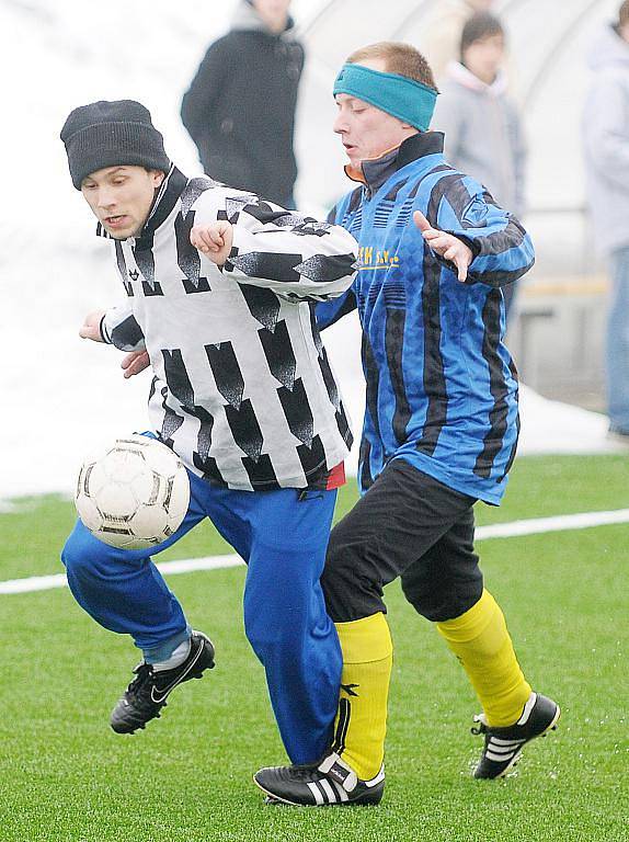 Na hřišti s umělým trávníkem na FC Cheb vyhráli fotbalisté Jiskry Aš nad Kynžvartem 3:1.