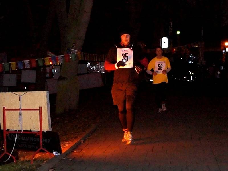 Na 1150 metrů dlouhou trať vyrazily o víkendu stovky běžců i chodců s dvojím cílem. Udělat něco pro své zdraví a současně pomoci dobré věci. 