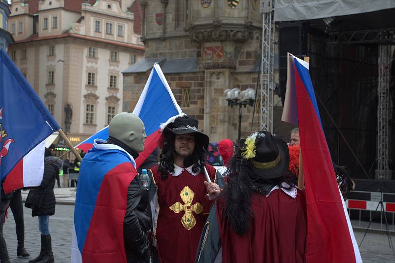 Fotografky ze západu Čech zachytily atmosféru protestů na Staroměstském náměstí