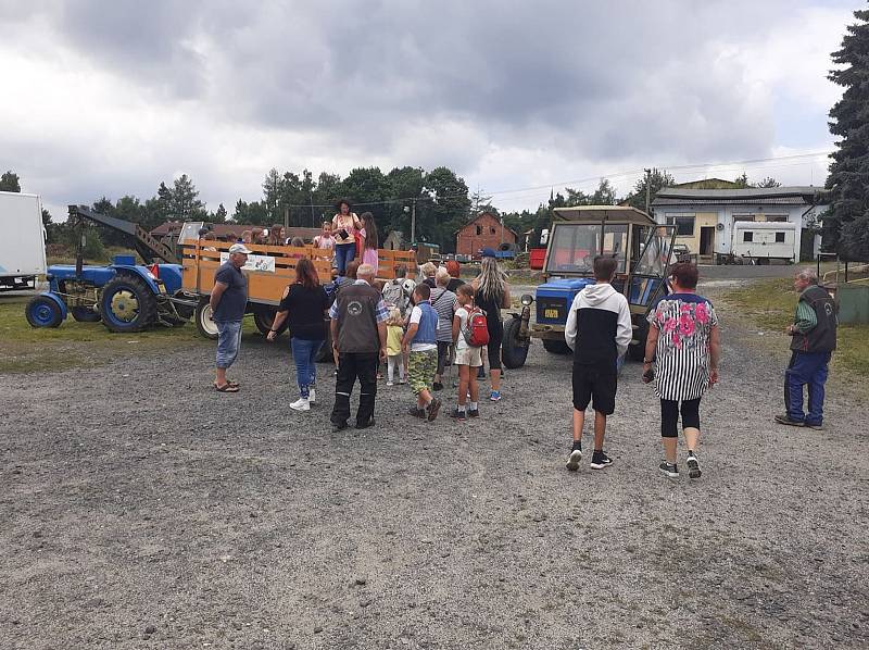 Františkovy Lázně přivítaly v neděli v podvečer plný autobus rodin z Moravy, kde řádilo tornádo. Město uvolnilo čtvrt milionu na týdenní pobyt v lázních a blízkém okolí. Cílem této akce je ulehčit práci vichřicím postiženým rodinám na obnově svých domovů 