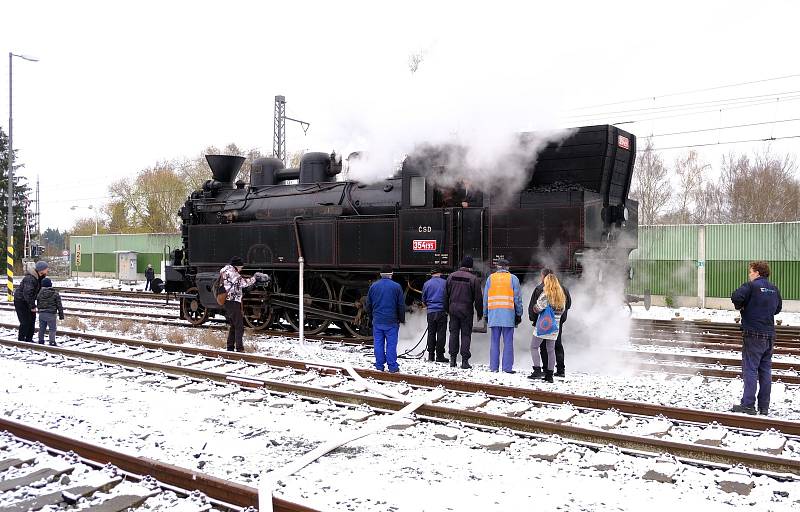 Mikulášský parní vlak dovedla do Mariánských Lázní syčící Všudybylka