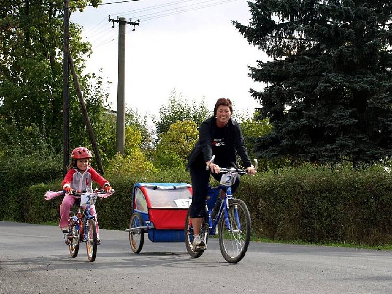 Cyklistické závody v Lipové. 