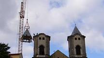 Obnova věží chebského chrámu objektivem Karla Bruknera