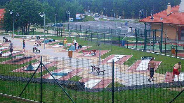 O MINIGOLFOVÉ hřiště na vrchu Háj v Aši byl minulý rok velký zájem, proto se tu možná otevře minigolfový sportovní klub. 