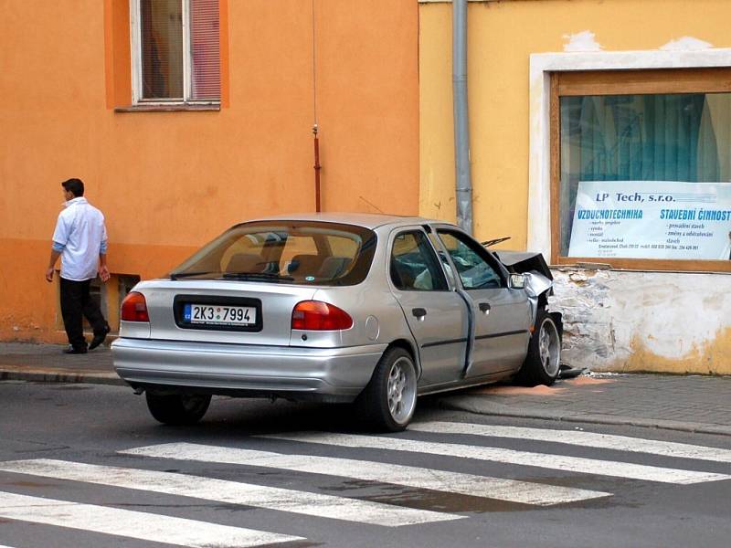 Dopravní nehoda u Kasárního náměstí v Chebu