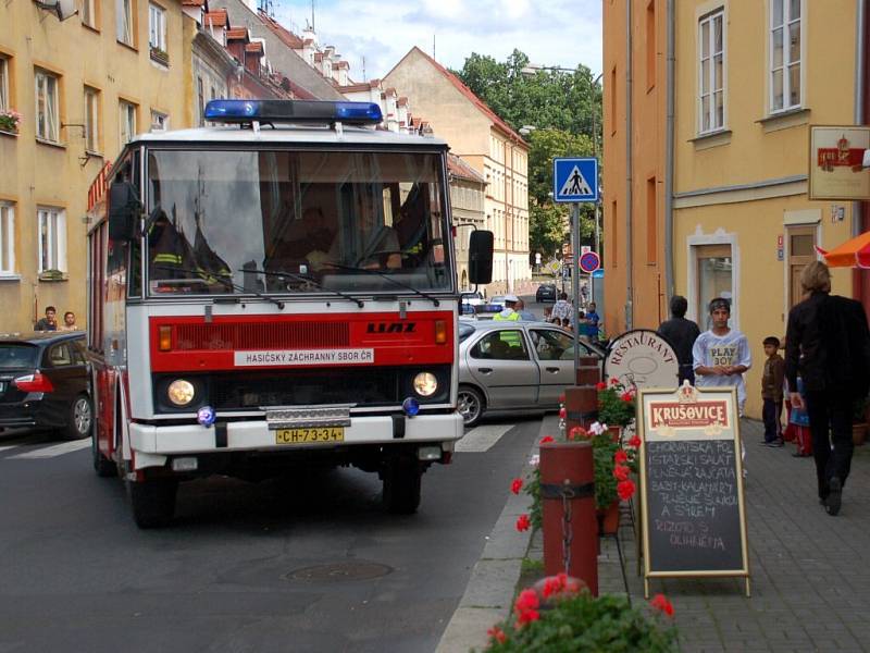 Dopravní nehoda u Kasárního náměstí v Chebu