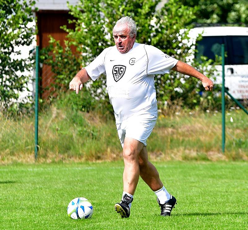 Sigi team v benefičním utkání pokořil Potůčky v poměru 10:4.