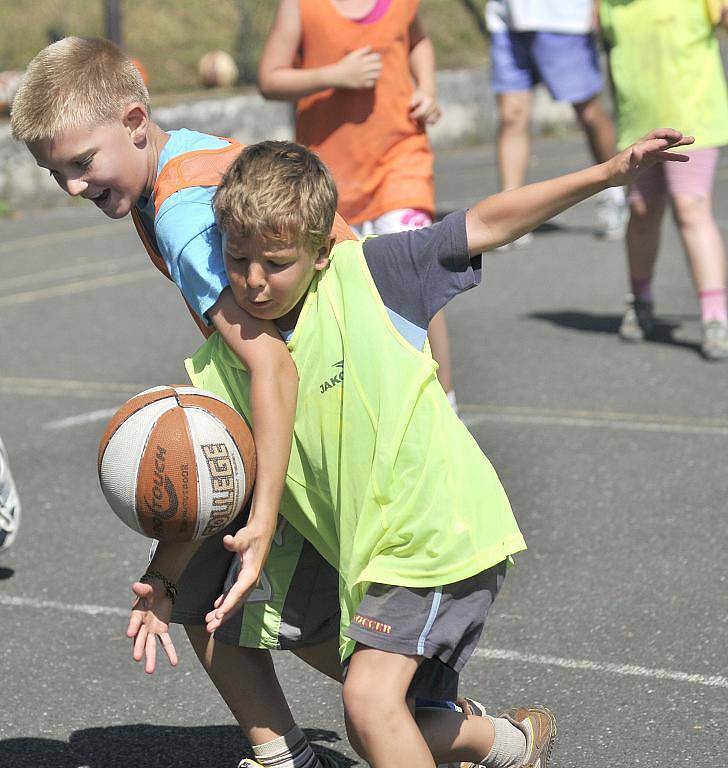 Na Ronaku u Jesenické přehrady u Chebu se konal basketbalový kemp Lokomotivy Cheb