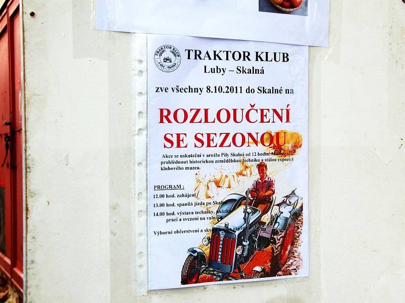 Se sezónou se hrdě rozloučili nadšenci z Traktor klubu (TK) Luby - Skalná. Jejich poslední letošní akci nepřekazily ani přívaly deště.