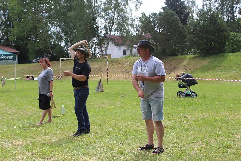 Vrhači se utkali o stříbrný tomahawk.