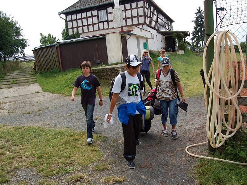 Letošní ročník  tradičního  ´Sportovního a tanečního  tábora Sorkov´  zítra končí. Vyřádilo se na něm 150  mladých sportovců.