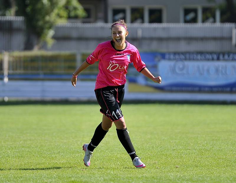 Domácí premiéra fotbalistkám Hvězdy nevyšla