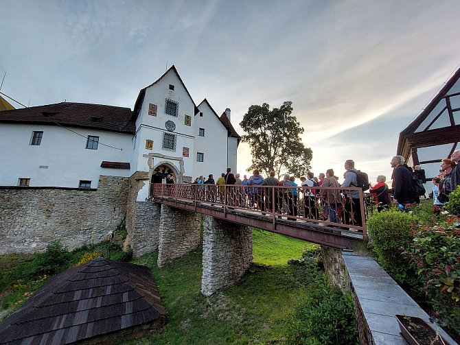 Na noční prohlídce hradu Seeberg se hosté seznámili s pověrami a záhadami