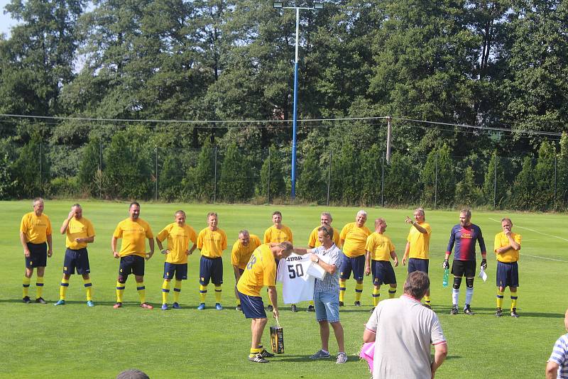 V Dolním Žandově oslavovali fotbalisté třicetileté výročí postupu.