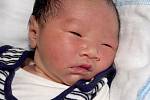 TOAN NGO UY přišel na svět v sobotu 22. listopadu v 8.51 hodin. Při narození vážil 3 820 gramů a měřil 53 centimetrů. Z malého synka se těší doma v Chebu maminka Thi Thu Ha, tatínek Ngo Van Thai a bráška Davídek.
