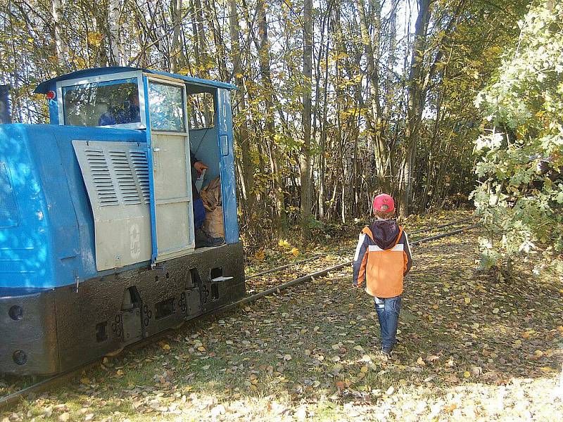 VERNISÁŽ VÝSTAVY úzkorozchodné dráhy na Skalensku přilákala do areálu v Kateřině u Dolního Drahova spoustu návštěvníků. 