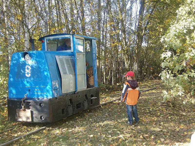 VERNISÁŽ VÝSTAVY úzkorozchodné dráhy na Skalensku přilákala do areálu v Kateřině u Dolního Drahova spoustu návštěvníků. 