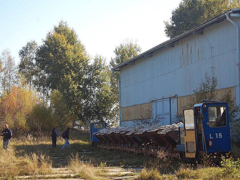 VERNISÁŽ VÝSTAVY úzkorozchodné dráhy na Skalensku přilákala do areálu v Kateřině u Dolního Drahova spoustu návštěvníků. 