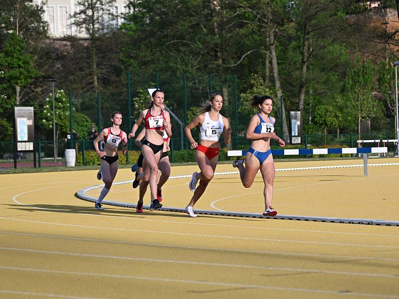 Velká cena města Chebu přilákala na zlatou dráhu atletická esa.