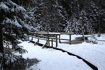 Zima ve Slavkovském lese se nevzdává, v předjaří Kladskou zasypal sníh