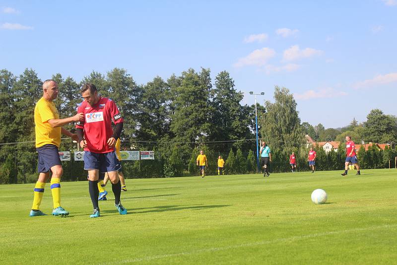 V Dolním Žandově oslavovali fotbalisté třicetileté výročí postupu.