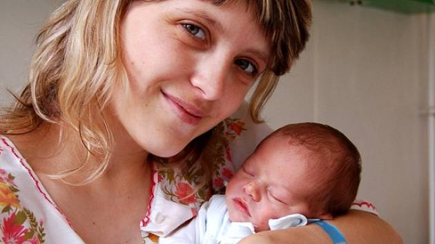 MILOŠ ŠLEZAR z Aše se narodil v chebské porodnici 18. července v 8.10 hodin. Měřil 50 centimetrů a vážil 3 kilogramy
