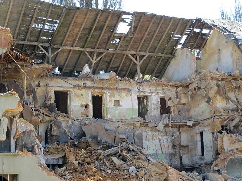 Před čtyřmi lety začala demolice kláštera Milosrdných sester s kostelem Povýšení svatého Kříže v Chebu.