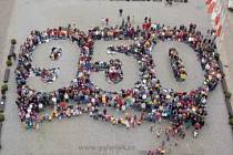 Číslice 950, kterou vytvořili obyvatelé Chebu před 11 lety.