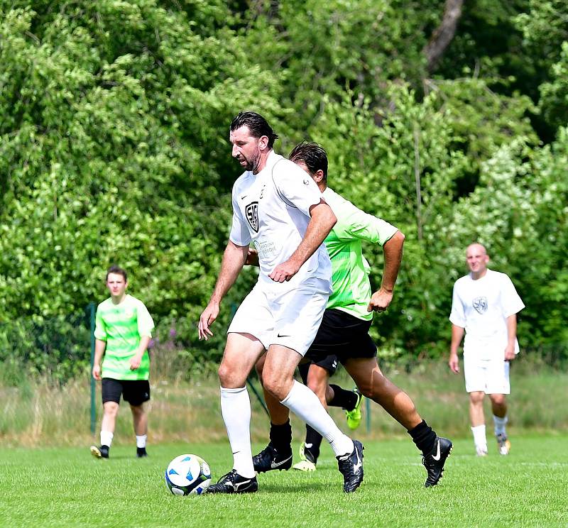 Sigi team v benefičním utkání pokořil Potůčky v poměru 10:4.