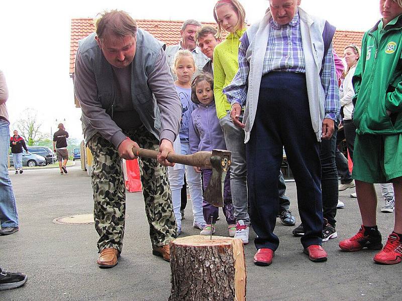 Pivní slavnost se konala v pořadí již potřetí v areálu hotelu Kazdův Dvůr ve Vonšově u Skalné. Hosté měli možnost ochutnat několik druhů piv anebo upečené sele. K tanci a poslechu hrála živá kapela.