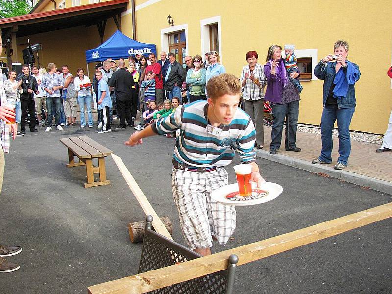 Pivní slavnost se konala v pořadí již potřetí v areálu hotelu Kazdův Dvůr ve Vonšově u Skalné. Hosté měli možnost ochutnat několik druhů piv anebo upečené sele. K tanci a poslechu hrála živá kapela.