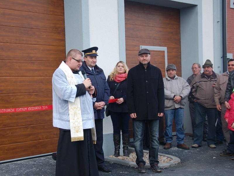 Dobrovolní hasiči v Křižovatce se dočkali nové hasičárny.