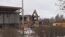 Ašské nádraží jde k zemi. Kompletně zbourané má být do konce února.
