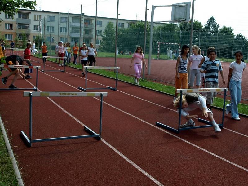 Netradiční olympiáda v chebské základní škole na sídlišti Skalka