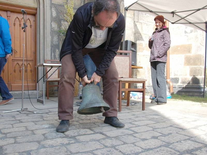 Zdolat 54 984 schodů a zapsat se tak do knihy rekordů. To byl cíl, s kterým do Chebu přijel známý ultramaratonec Miloš Škorpil.