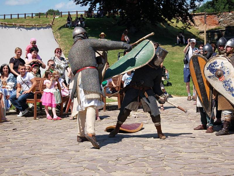 Chebský hrad poprvé oživily středověké slavnosti. 