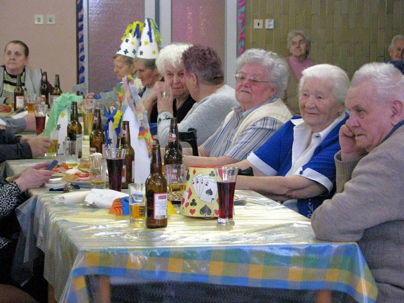 Masopustní zábava v domě pro seniory na chebském sídlišti Skalka