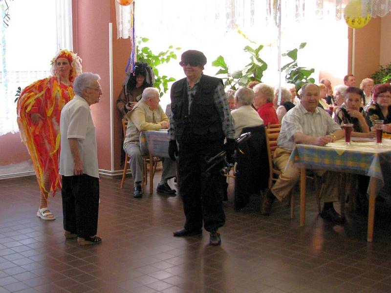 Masopustní zábava v domě pro seniory na chebském sídlišti Skalka