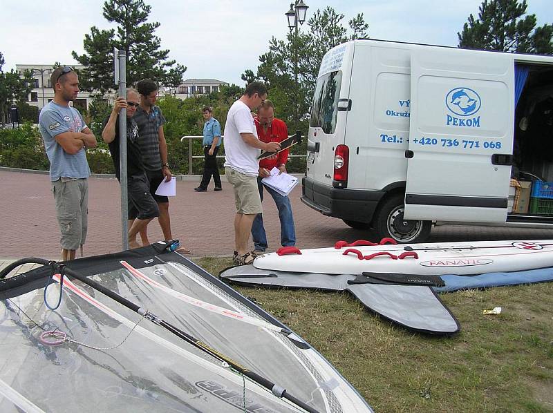 Fotoohlédnutí za windsurfingovým Raceboard World Championships 2009 v německém Warnemünde