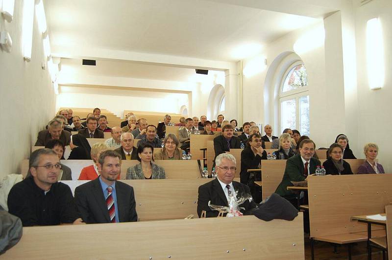 Mezinárodní konference o regionálním školství a vzdělávání v Německu a České republice na chebské Integrované střední škole.