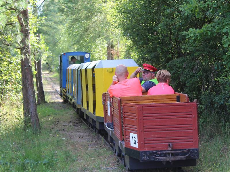 Vláčky na úzkokolejné muzejní dráze Kateřina opět lákaly ke svezení.