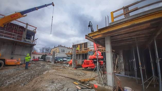 Apartmánové byty s výhledem na lázně a nebytové prostory, kde vznikne řada služeb nejen pro místní, a to přímo v srdci města. Takové jsou možnosti nového bydlení ve Františkových Lázních, které nabídne nevšední a lukrativní bydlení.