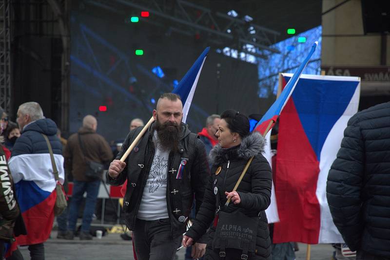 Fotografky ze západu Čech zachytily atmosféru protestů na Staroměstském náměstí