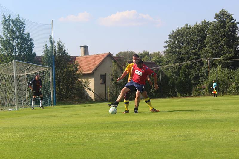 V Dolním Žandově oslavovali fotbalisté třicetileté výročí postupu.