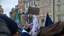 Fotografky ze západu Čech zachytily atmosféru protestů na Staroměstském náměstí