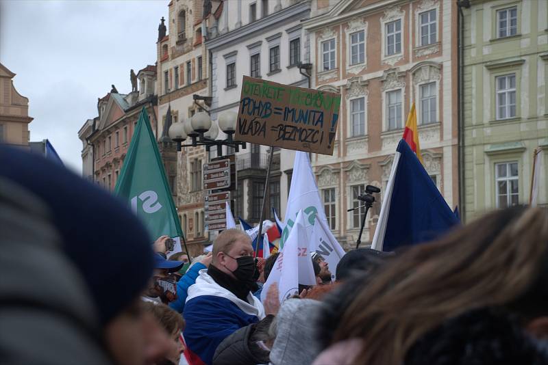 Fotografky ze západu Čech zachytily atmosféru protestů na Staroměstském náměstí